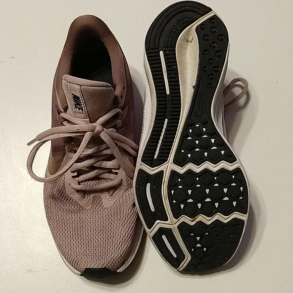 Nike Running Shoes - Picture 2 of 6